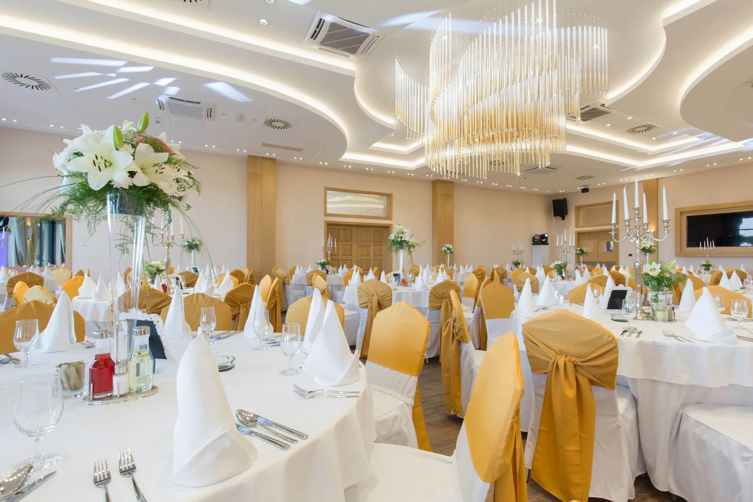 Ballroom — lighting design by Jaroslav Bejvl (3)