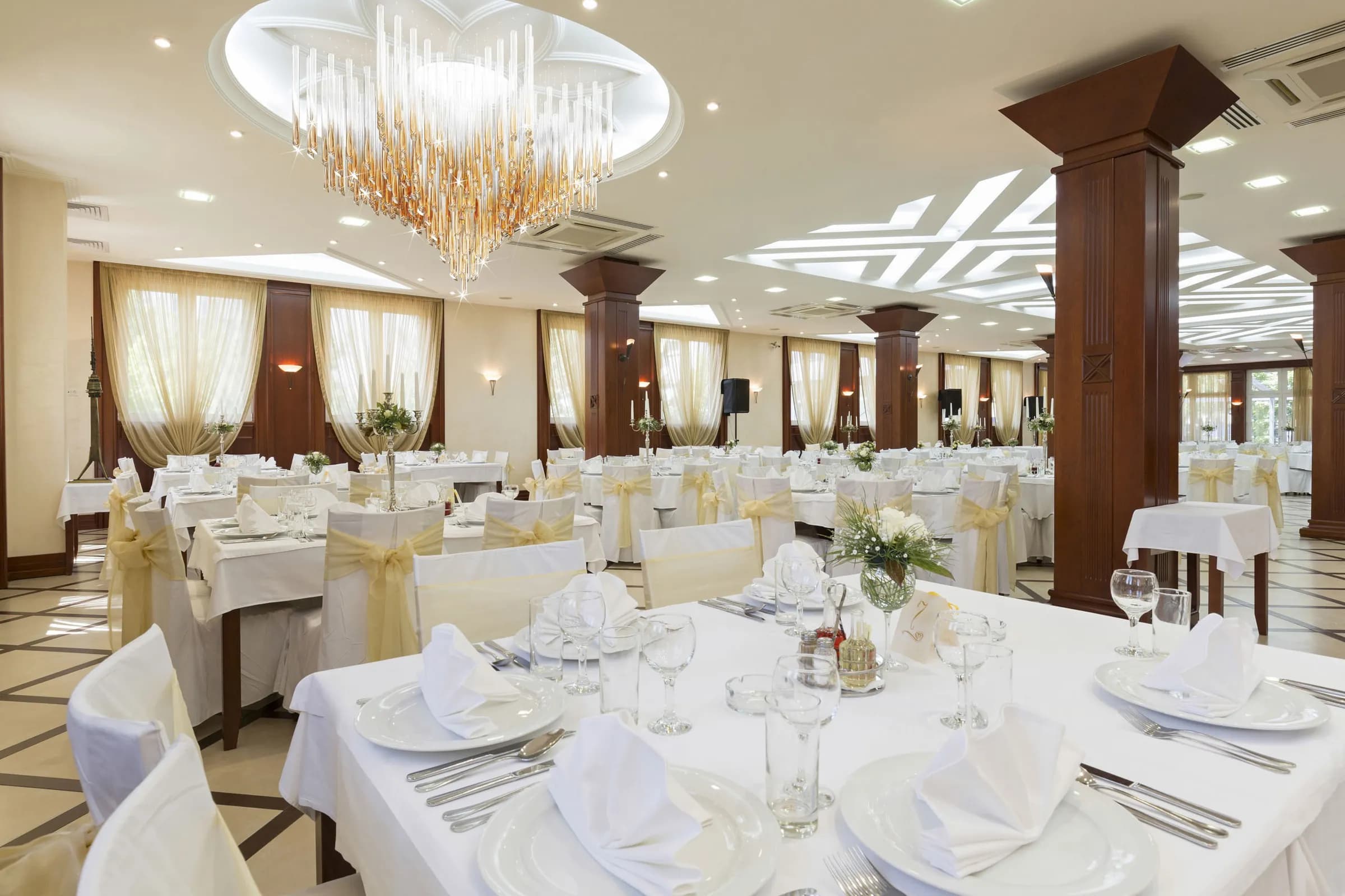 Ballroom — lighting design by Jaroslav Bejvl (2)