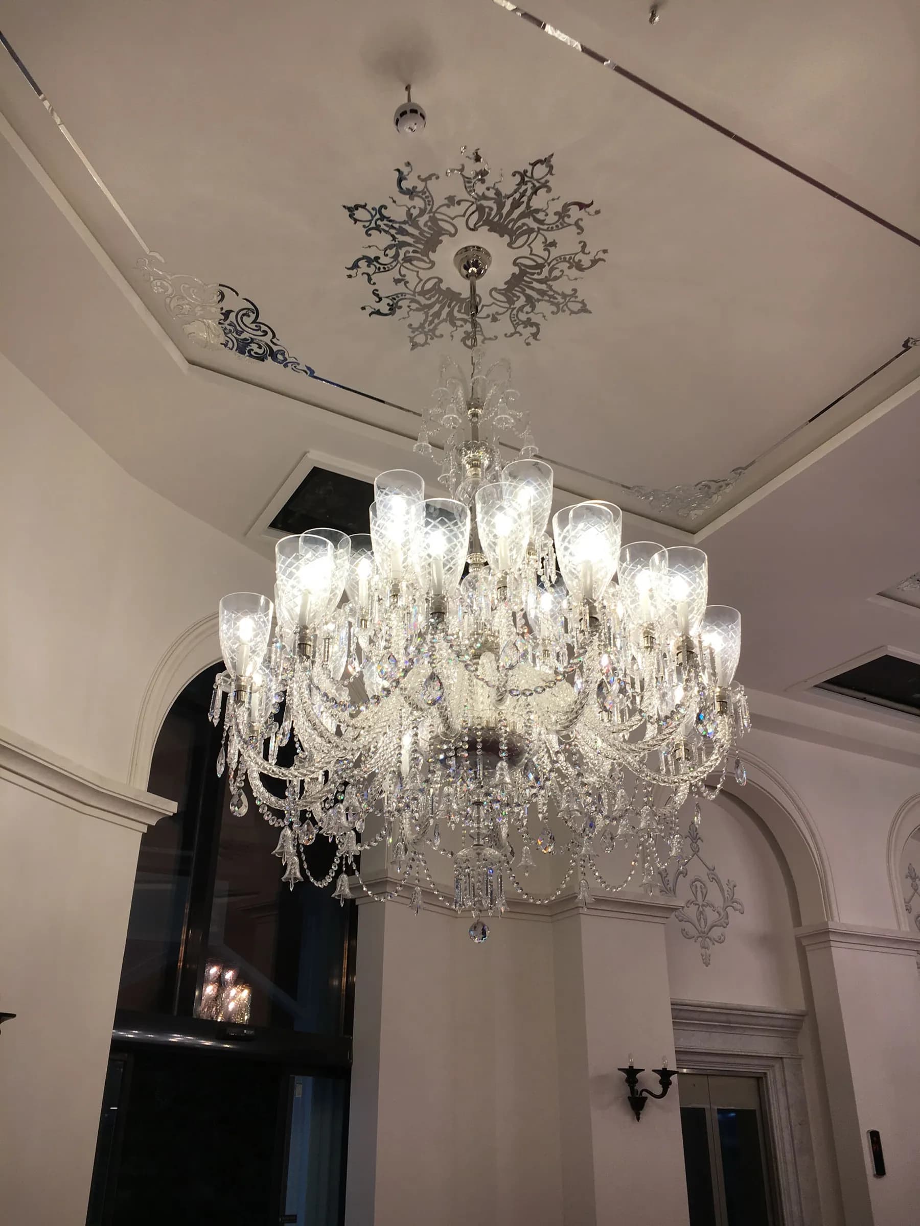 Restaurant Tehran — lighting design by Jaroslav Bejvl
