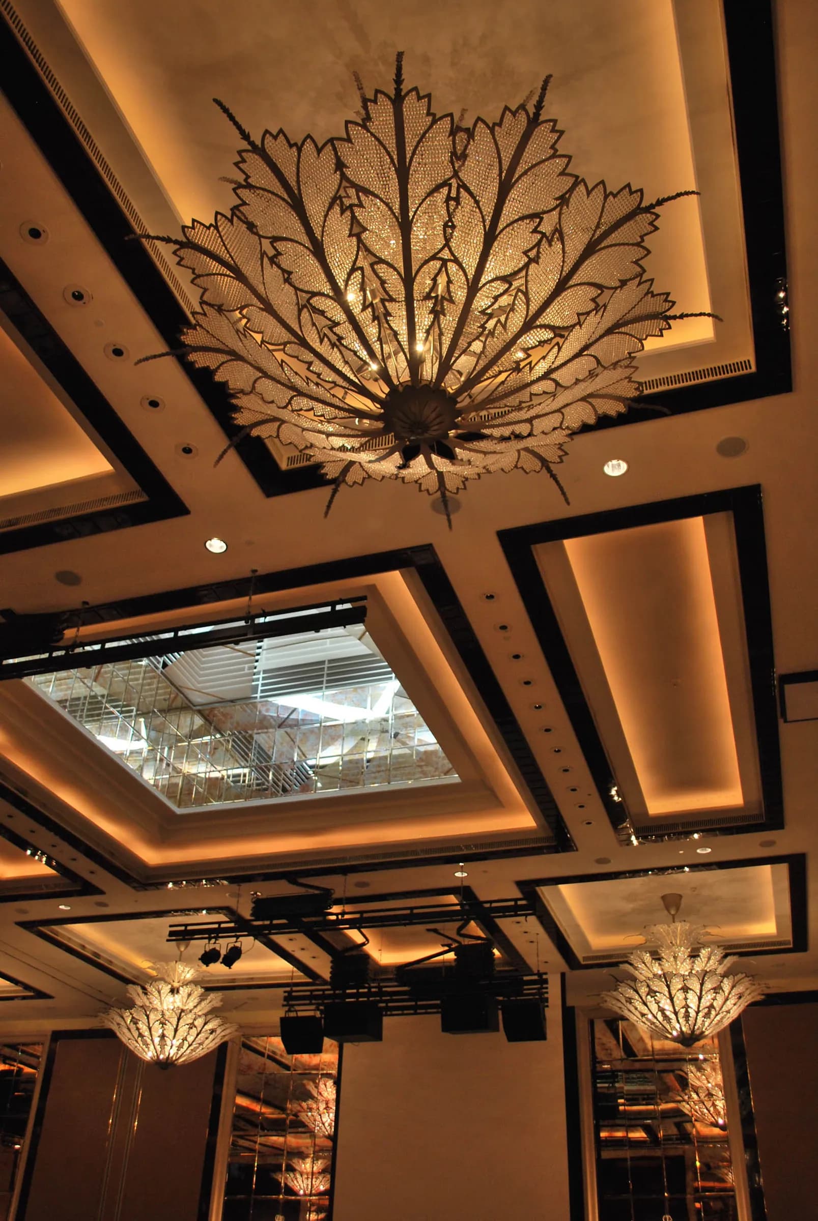The St. Regis Singapore — lighting design by Jaroslav Bejvl (5)